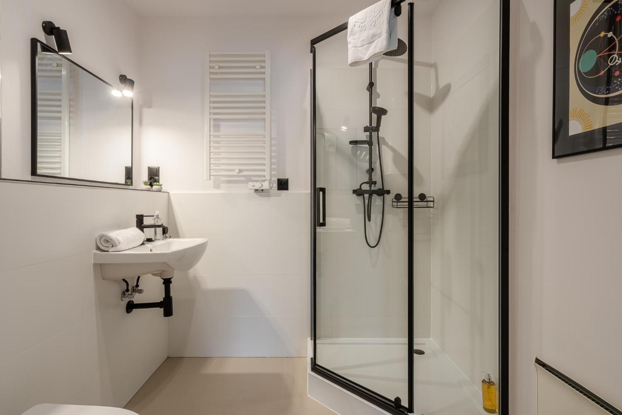 Rentplanet - Cybulskiego Ii Apartment